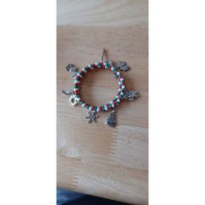 Christmas 🎄 charm bracelet NWOT Silver red white green